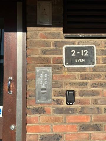 Lovely One Bedroom Apartment In Stratford Лондон Екстериор снимка