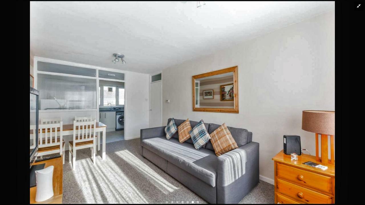 Lovely One Bedroom Apartment In Stratford Лондон Екстериор снимка